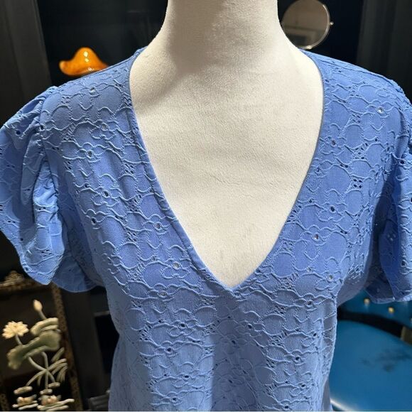 Michael Kors Blue Floral Textured Flutter Sleeve Blouse Size Medium - Picture 2 of 11